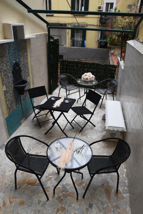 Napul'E Bed & Breakfast Napoli Bagian luar foto